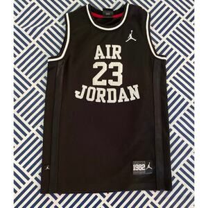 Michael Jordan jersey
Youth small